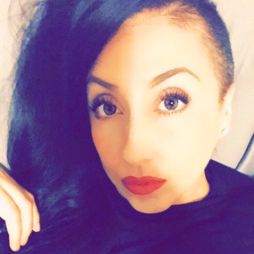 Meet your Posher, Laina